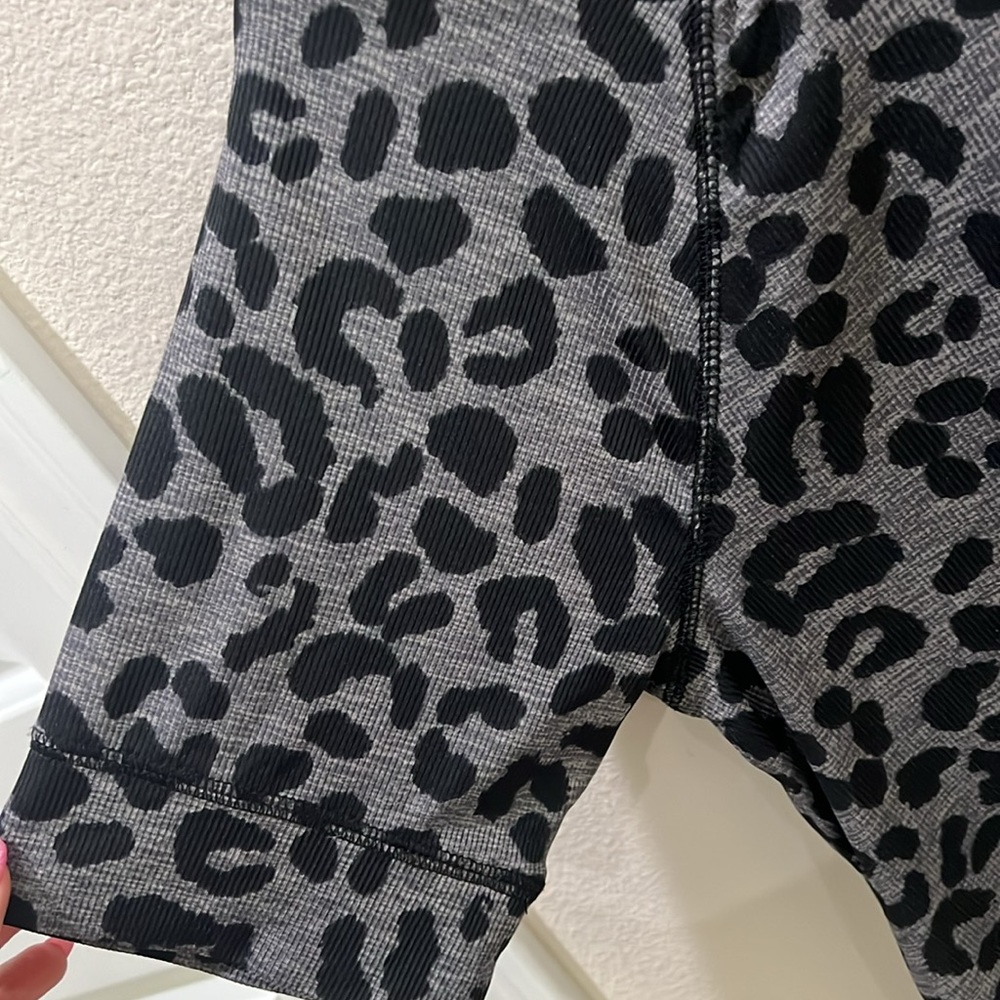 Animal print LuLaRoe. Size small new without tags - Picture 3 of 3